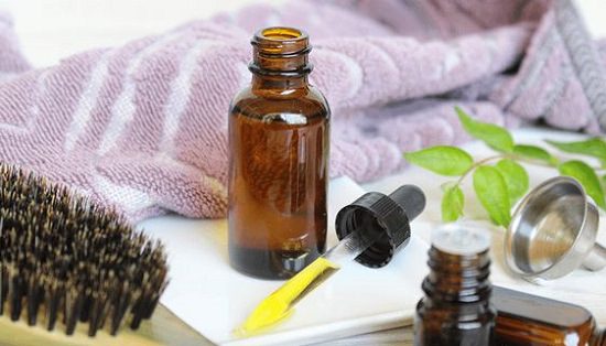 DIY All-Natural Hair Serum For Frizzy Hair