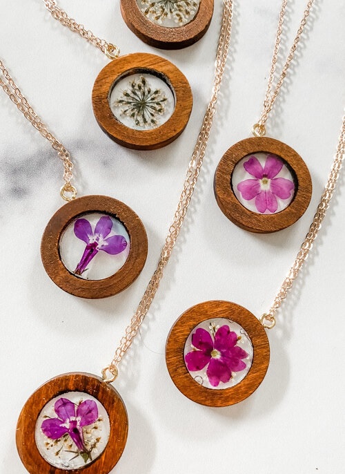20 DIY Dried Flower Jewelry Ideas You Must Try 10