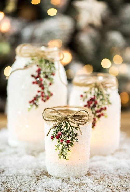 25 DIY Snowy Mason Jars For Christmas Decor1