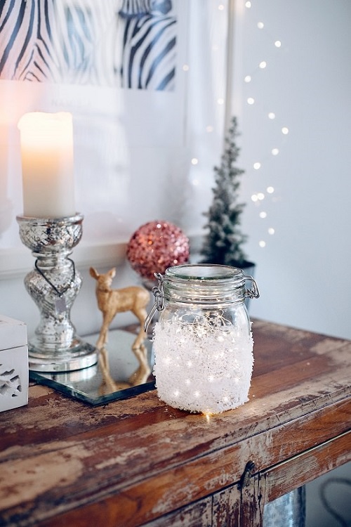 25 DIY Snowy Mason Jars For Christmas Decor 7