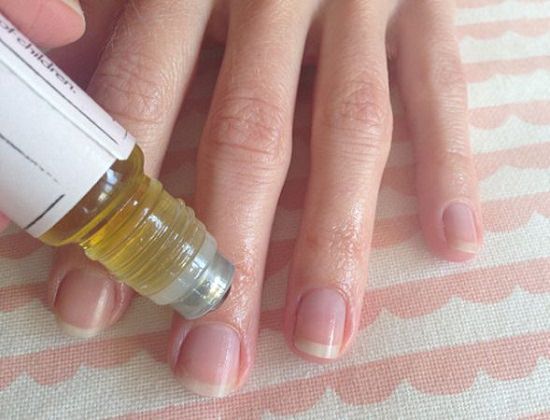 How To Use Castor Oil for Nails + 6 Benefits - Hello Lidy