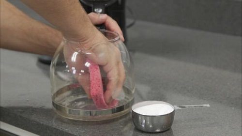 How to Clean a Coffee Pot With Salt1