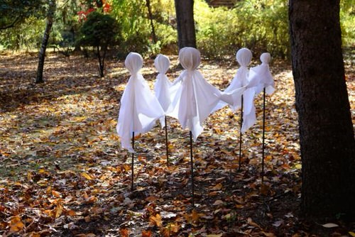 Lawn Ghosts for Halloween1