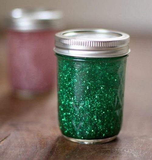 How to Make a Glitter Jar With Vegetable Oil 2