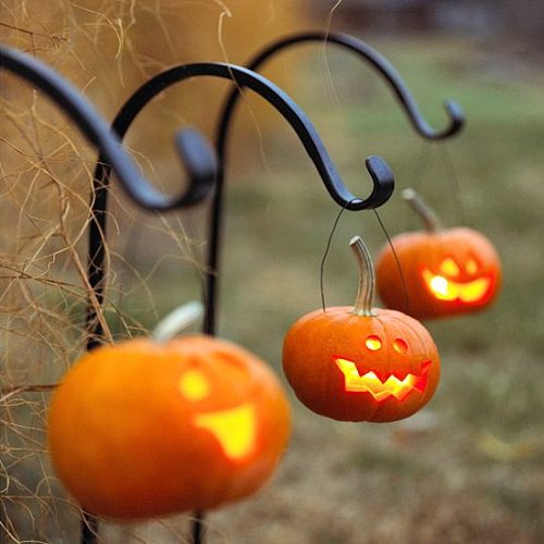 Hanging Jack-o'-Lanterns