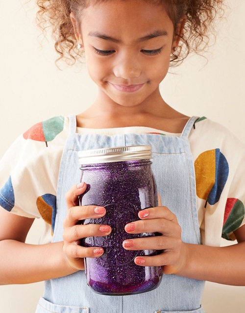 How to Make a Glitter Jar With Vegetable Oil 4