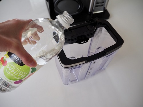 How to Clean a Ninja Coffee Maker With White Vinegar2