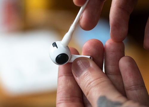 How Apple Tells You To Clean Airpods Is Wrong Airtasker Blog
