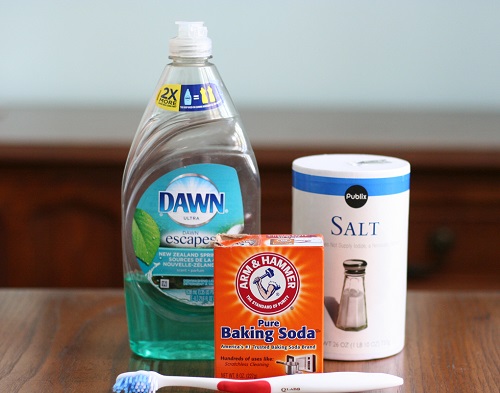 IY Dish Soap and Baking Soda Jewelry Cleaner