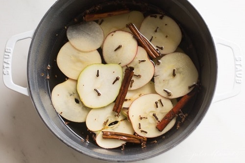 Stove Top Potpourri With Pears