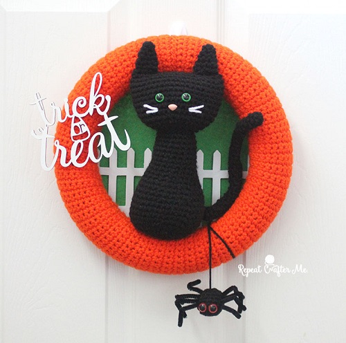 Crochet Black Cat & Spider Halloween Wreath