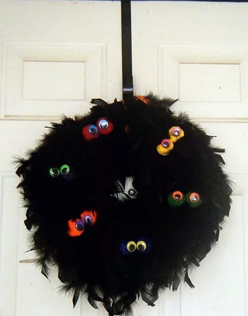 DIY Creepy Monster Eyes Halloween Wreath