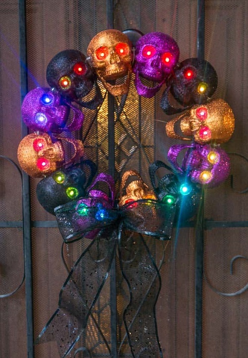 DIY Halloween Glittered Skull Wreath
