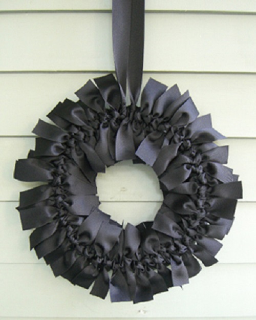 Gothic Halloween Wreath DIY!
