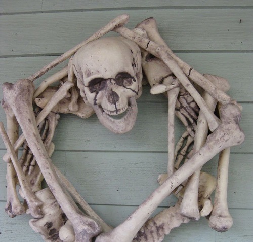 DIY Skeleton Bones Wreath