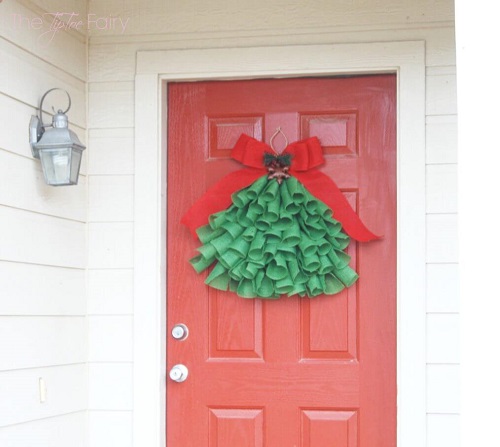 Christmas Door Hanging Ideas 23