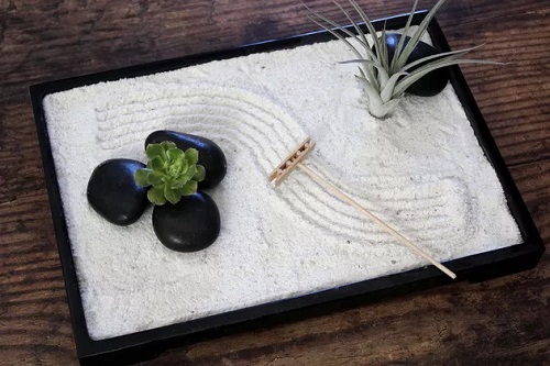 DIY Mini Tabletop Japanese Rock Garden