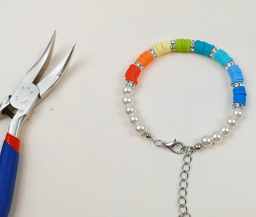 How to Create a Heishi Clay Bead Stretch Bracelet 