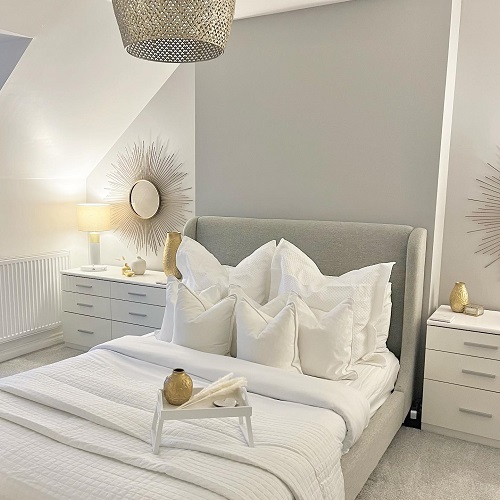 White and Gold Bedroom Ideas 4