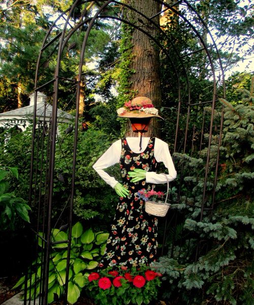 DIY Garden Scarecrow Ideas 6