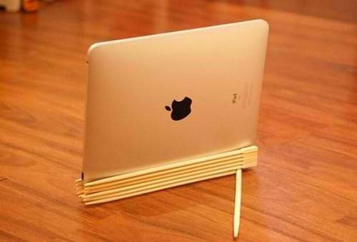 DIY Chopsticks iPad Stand