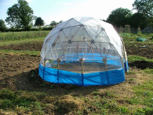 DIY Pallet Greenhouse Ideas 1