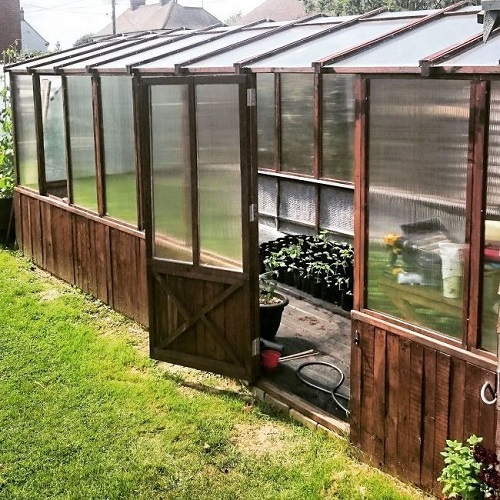 DIY Pallet Greenhouse Ideas 4