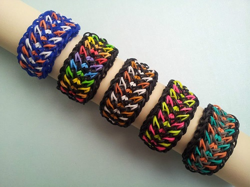 How to DIY Rubber Band Bracelet with a Clothespin