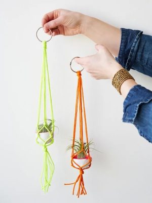 5 Macrame Tiny Plant Hanging Basket Patterns - Hello Lidy