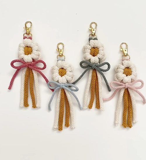 EASY MACRAME DAISY KEYCHAIN