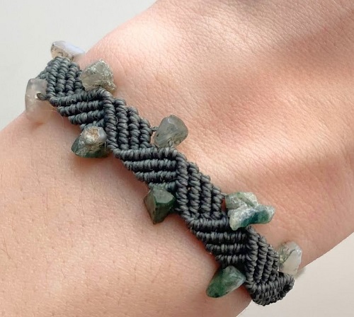 bracelet with chips or crystals