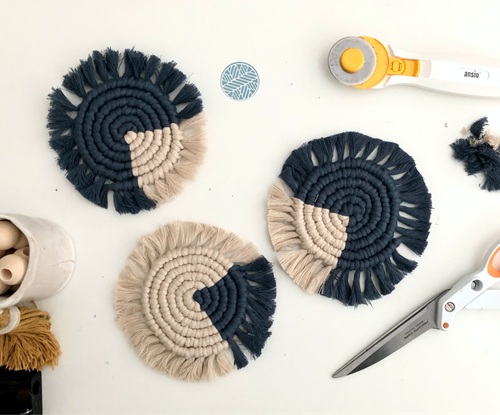 https://www.macrameuk.com/single-post/2020/07/24/diy-macrame-coasters-beginners-tutorial-easy-step-by-step
