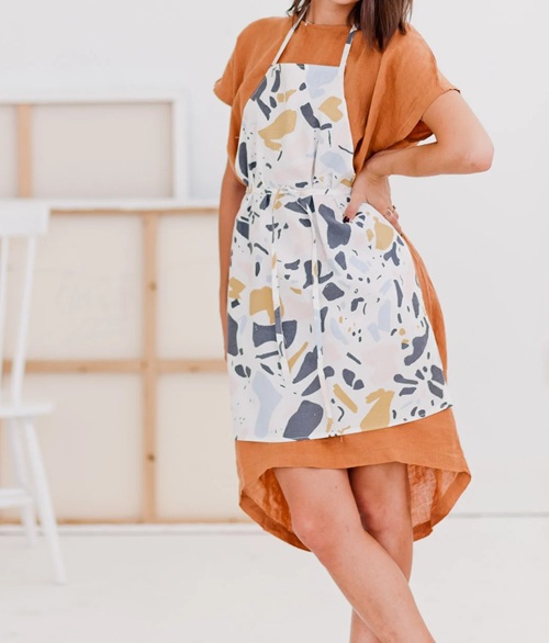 How to Sew a DIY Apron in 10 Minutes