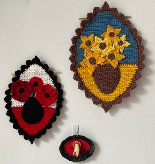 Crochet Flower Wall Hanging Free Patterns 2
