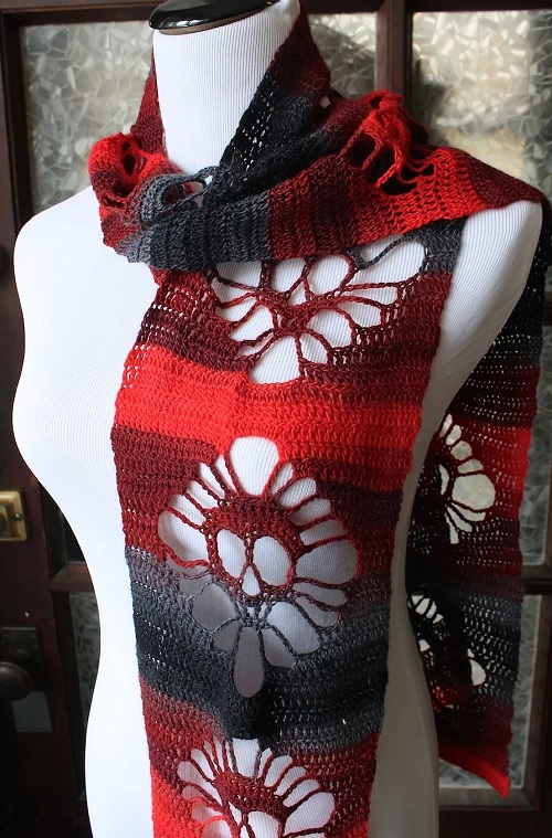Crocheted Solid Body Skull Scarf
