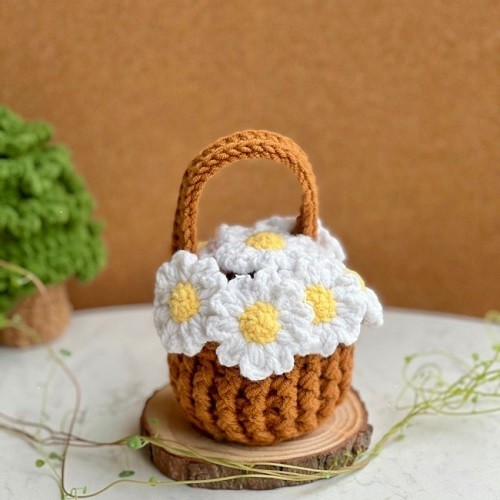 Gorgeous Daisy Flower Pot