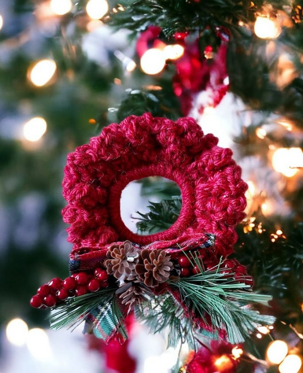 Free Crochet Mini Wreath Christmas Ornament Pattern