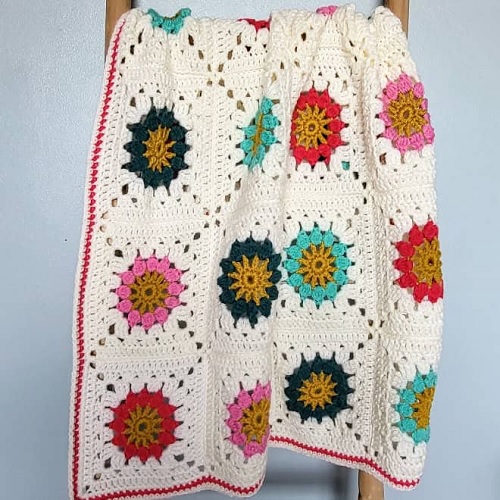 Daisy Granny Square Baby Blanket