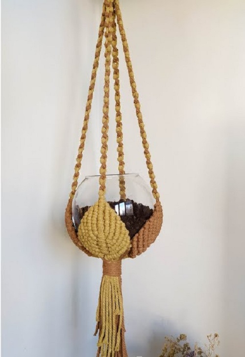 DIY macrame plant hanger with leaves, leaf pattern, hanging planter, decoration with indoor plants