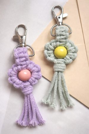 9 Macrame Flower Keychain Free Patterns - Hello Lidy