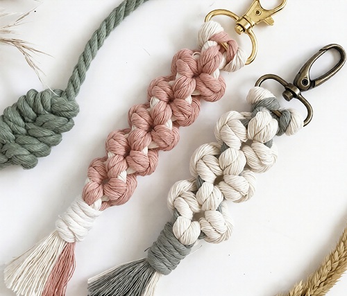 DIY: MACRAME FLOWER KEYCHAIN | MACRAME KEYCHAIN TUTORIAL | MACRAME FOR BEGINNERS (step by step)