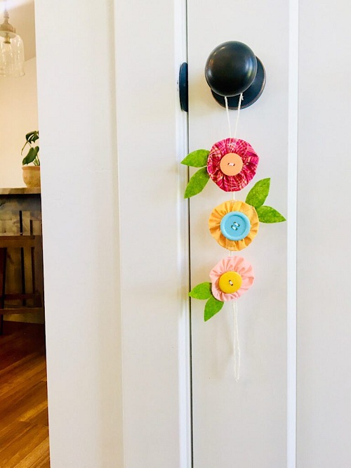 Fabric Yoyo Flowers {DIY Doorknob Decoration}