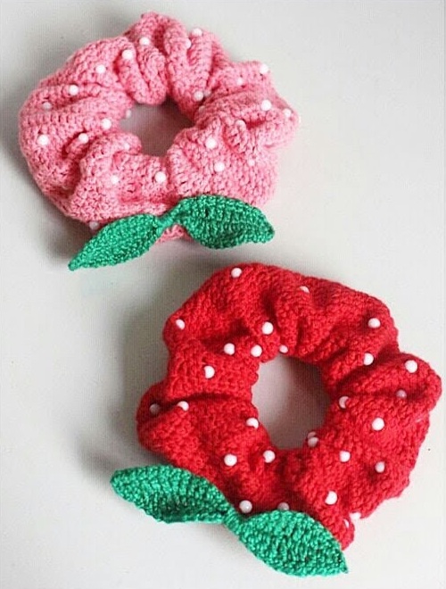 CROCHET SCRUNCHIES STRAWBERRY INSPIRED | DIY HAIR SCRUNCHIE | EASY CROCHET HAIR TIE | DIY PONYTAIL