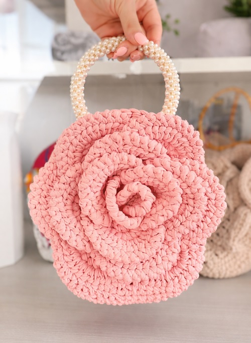 Crochet flower bag, rose handmade purse, Detailed pattern, Bobilon t shirt yarn handbag