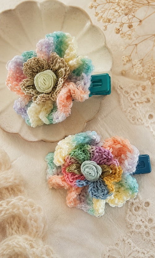 crocheted-flower-hair-clips