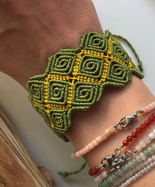 Trendy Cuff Design Bracelet