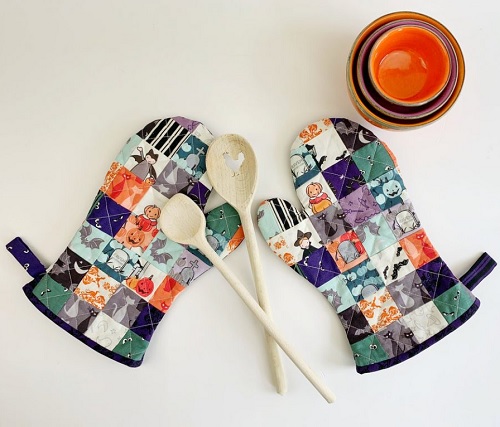 Easy-to-Sew Scrappy Oven Mitts