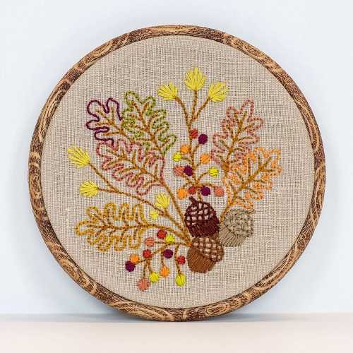 Leaves and Acorn Embroidery Design