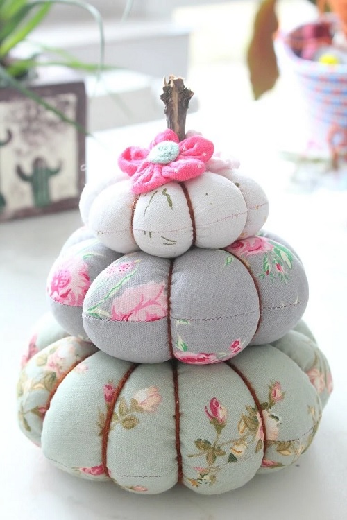 sew a pumpkin pincushion